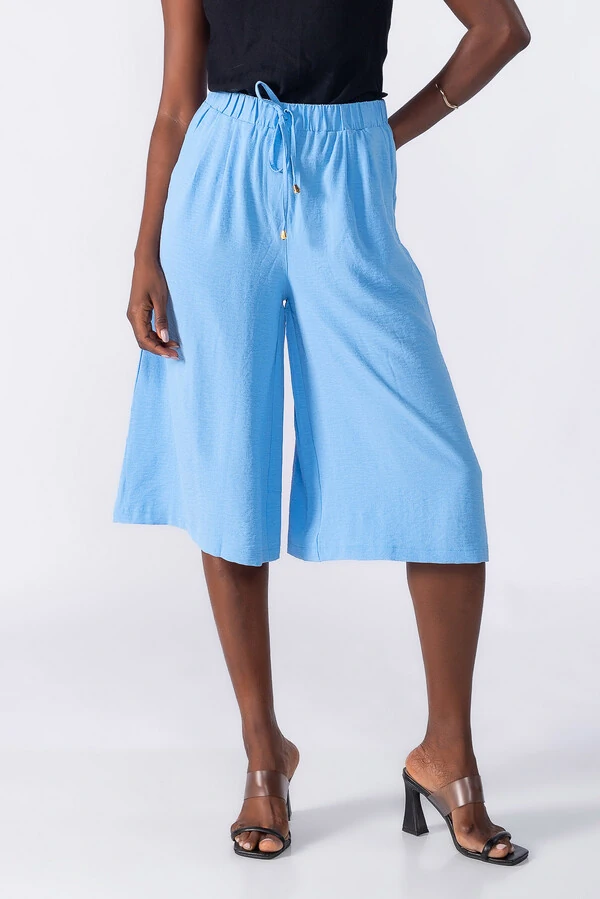 Calca pantacourt com bolsos