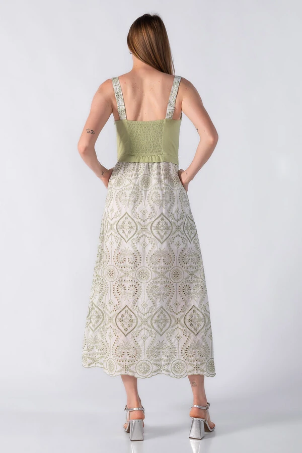 Vestido midi em laise