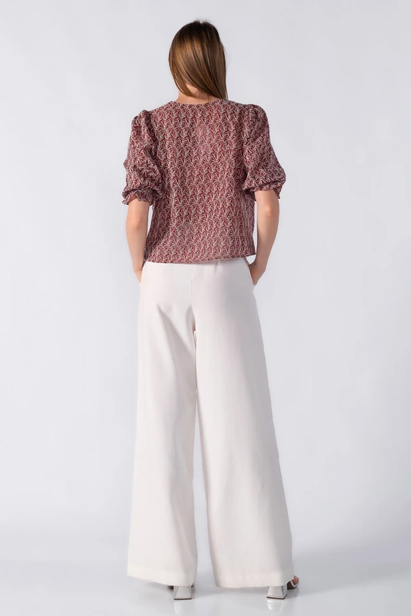 Blusa bata texturizada e manga 3/4