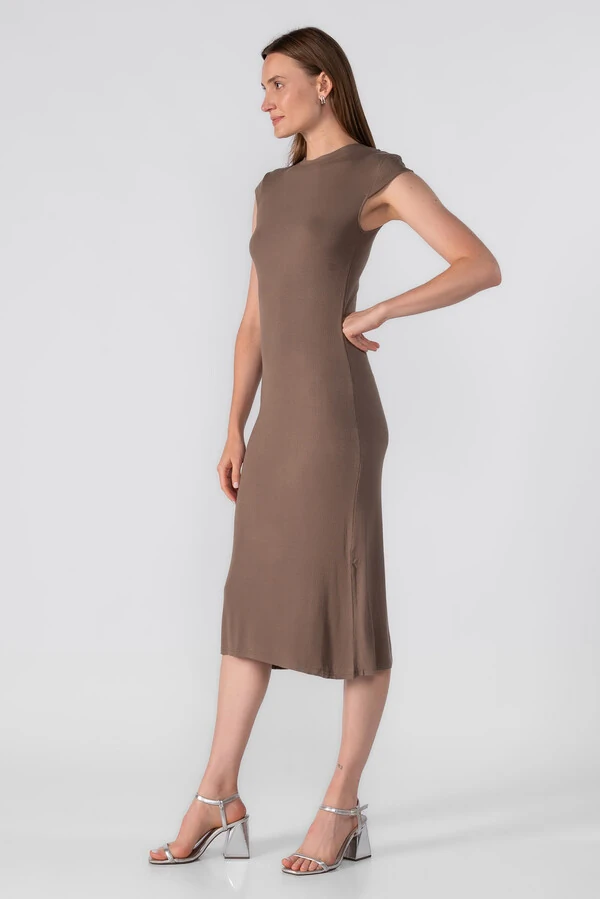 Vestido midi canelado basico