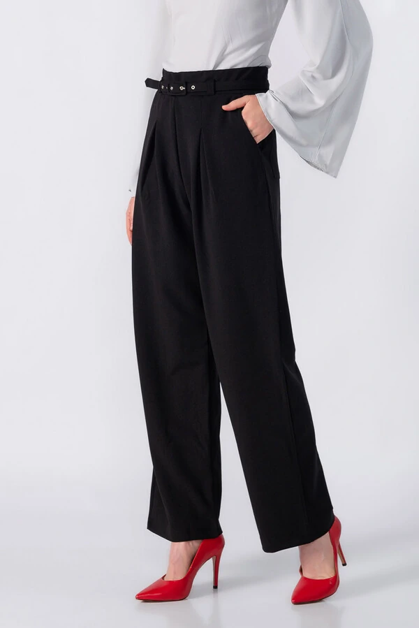 Calca pantalona em crepe com pregas