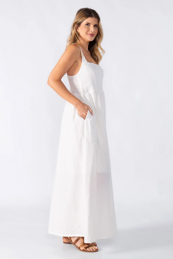 Vestido longo com textura quadriculada e alca crochet