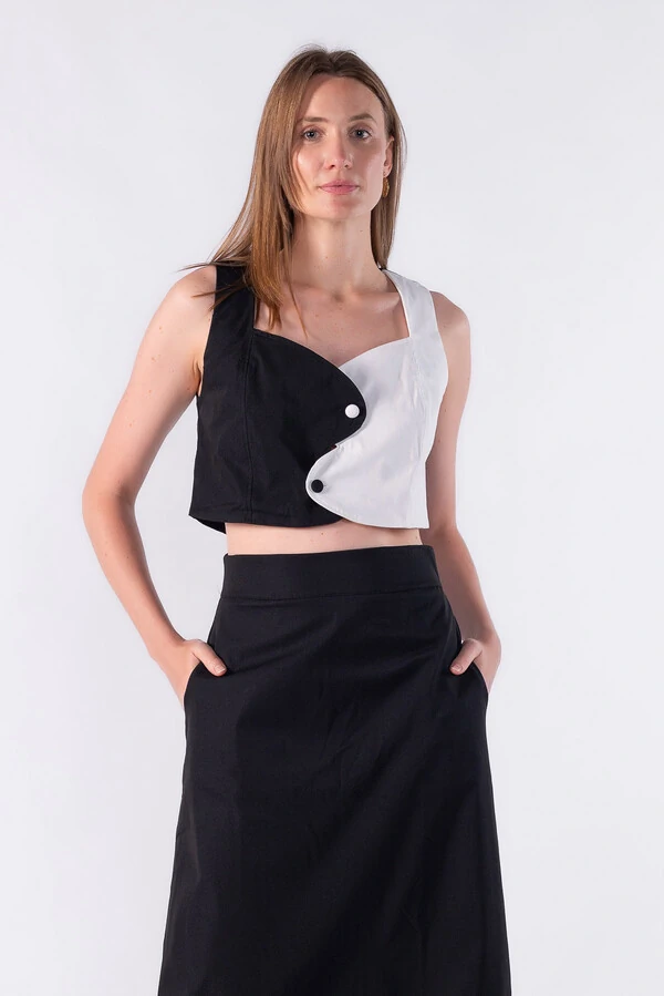 Blusa em alfaiataria bicolor