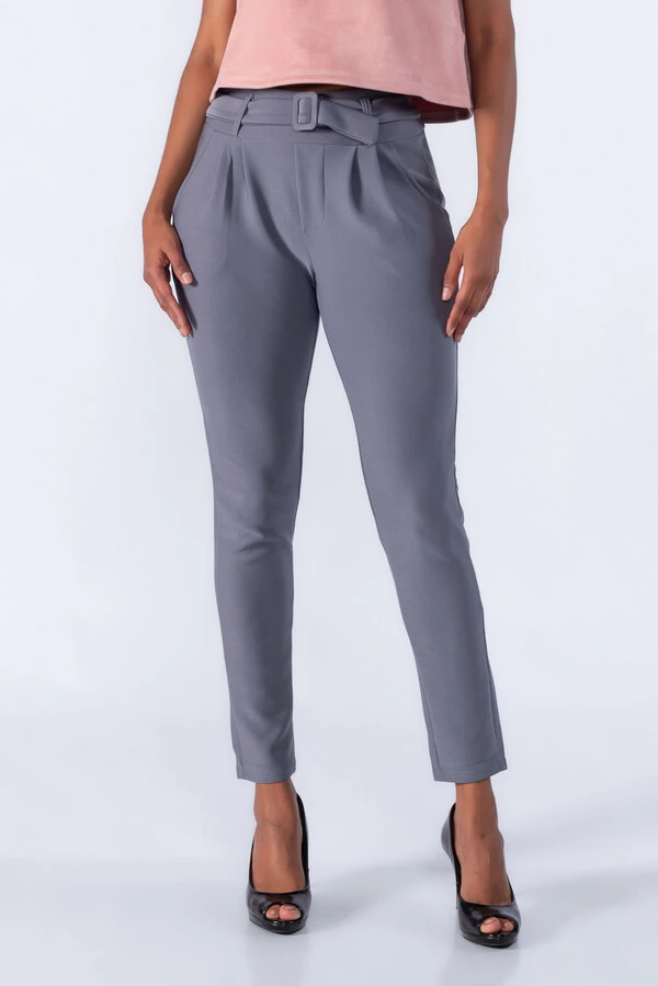 Calça Cenoura Pregas Bolso