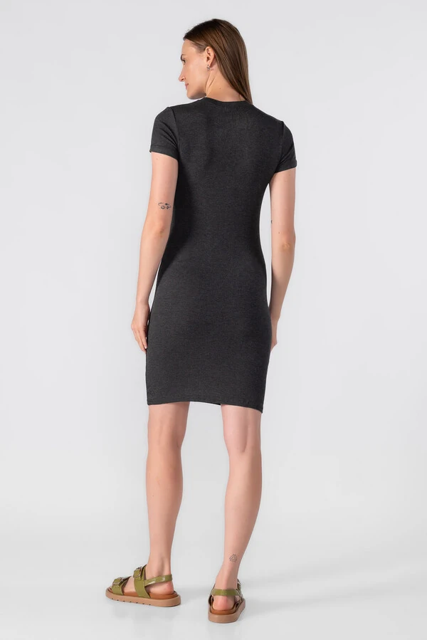 Vestido canelado manga curta