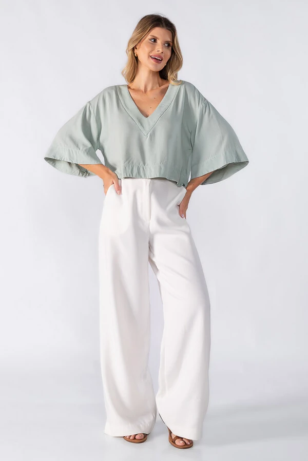 Blusa cropped decote v frente e costas