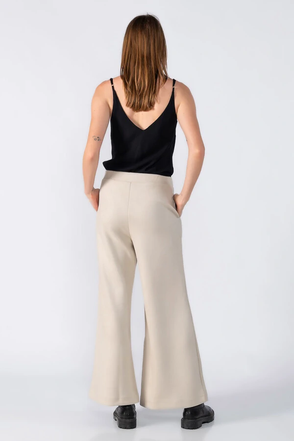 Calca pantalona em suede com bolsos