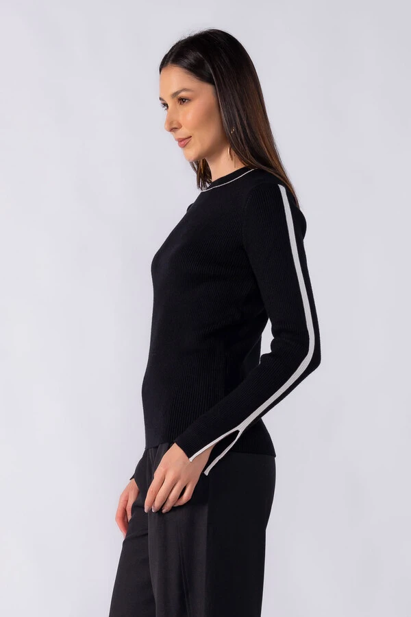 Blusa canelada com listra lateral da manga e gola