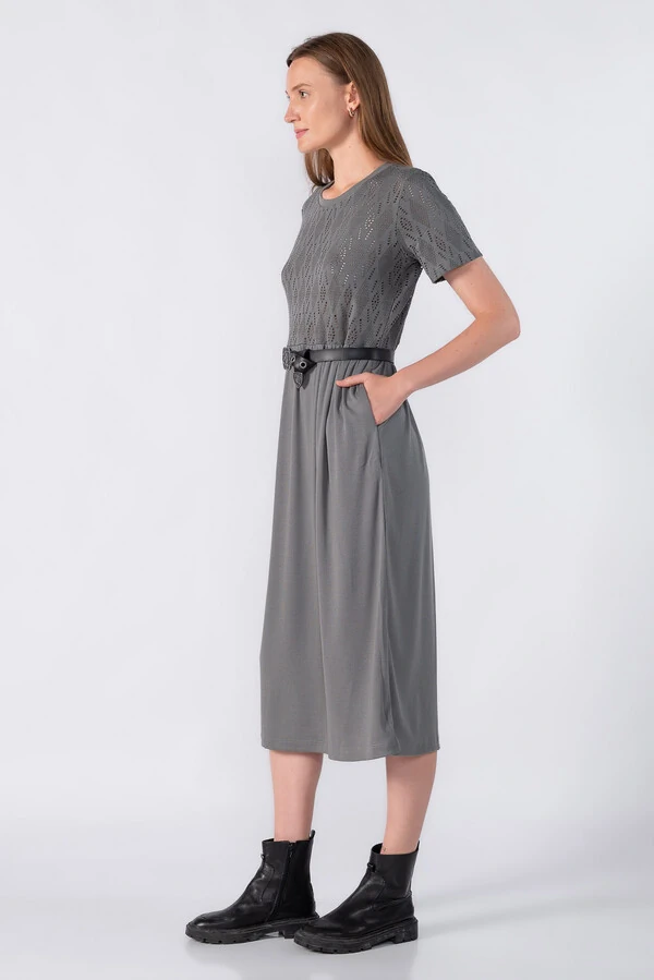 Vestido midi em laise e ribana