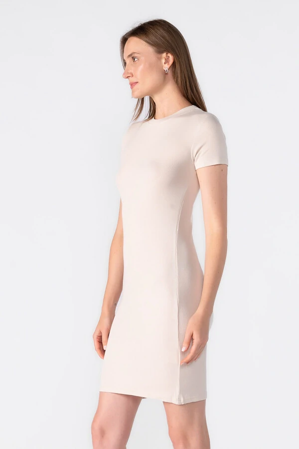 Vestido canelado manga curta