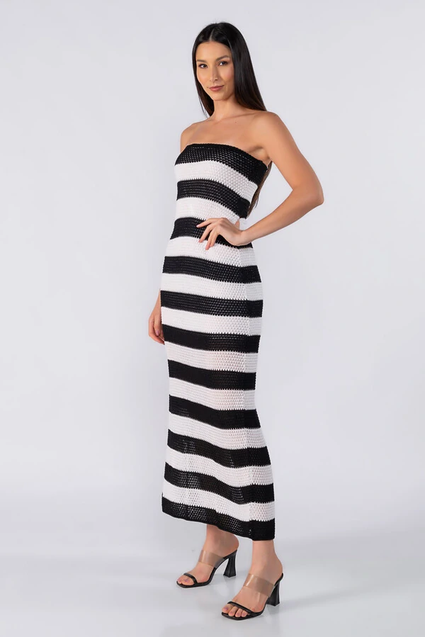 Vestido listrado em tricot tomara que caia