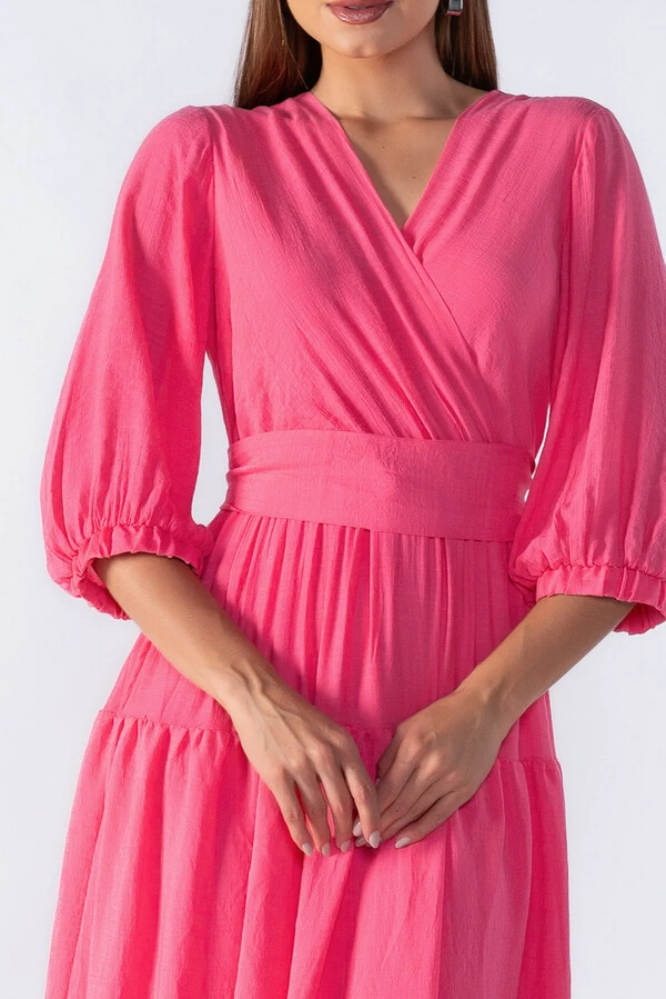 Vestido longo com babados com faixa