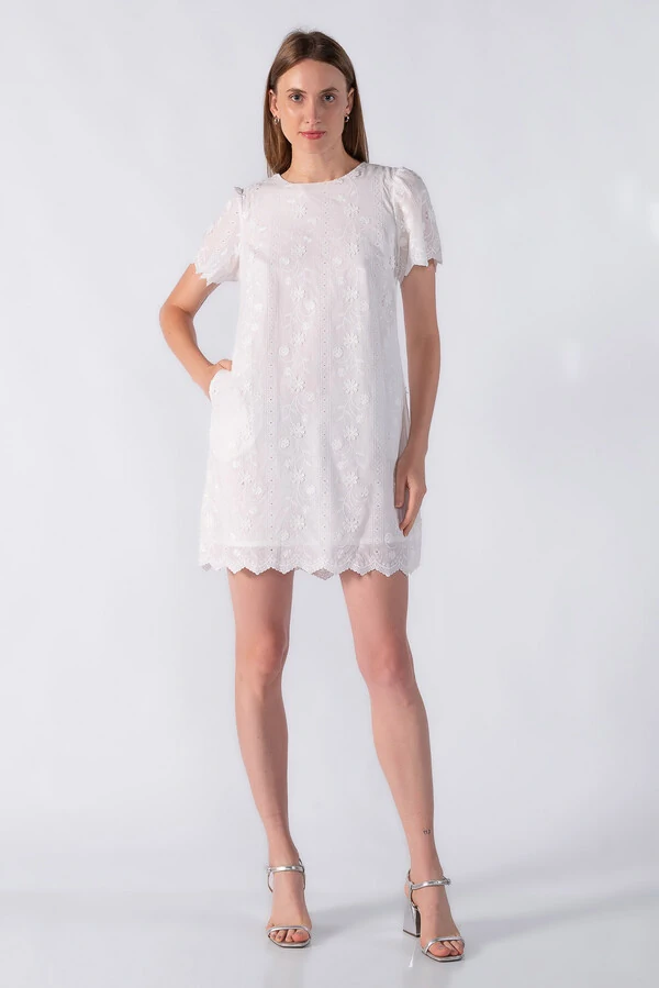 Vestido curto laise com bolsos