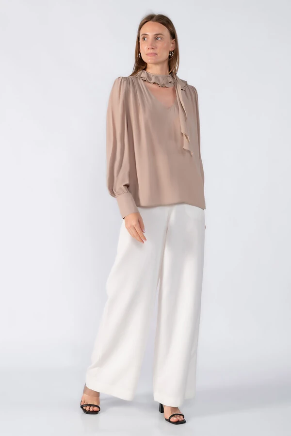 Blusa em viscose babado na gola