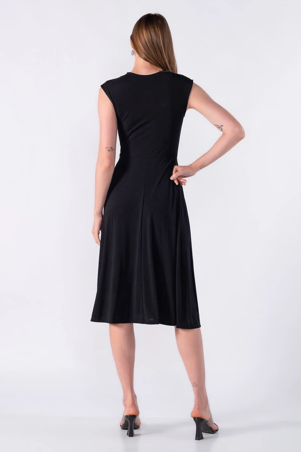 Vestido midi malha canelada com amarracao