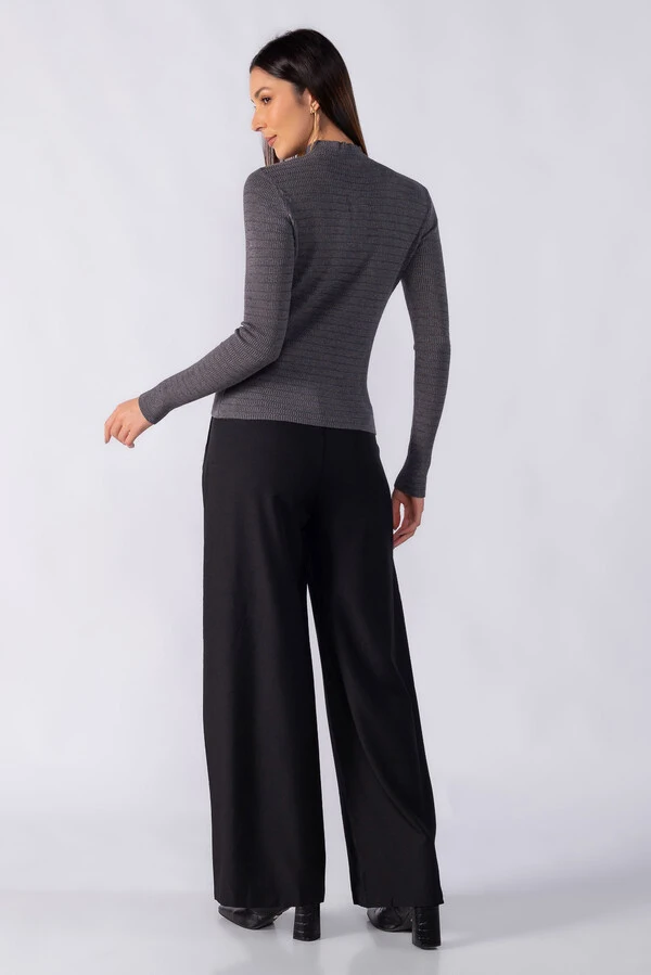 Blusa texturizada gola alta