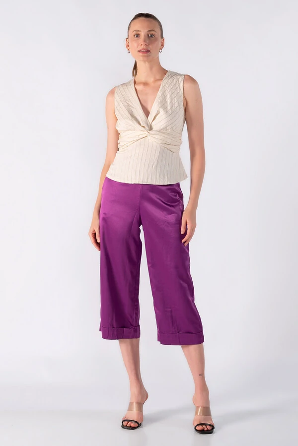 Blusa em listras peplum com detalhe no busto