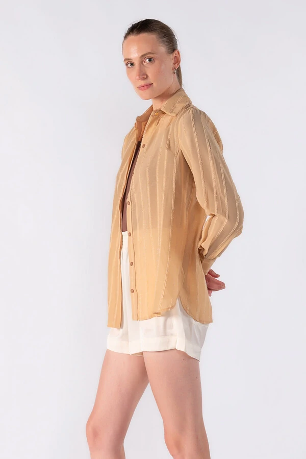 Camisa em chiffon com detalhes em lurex
