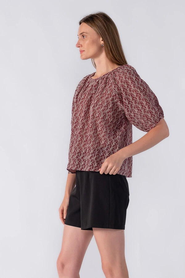 Blusa bata texturizada manga curta