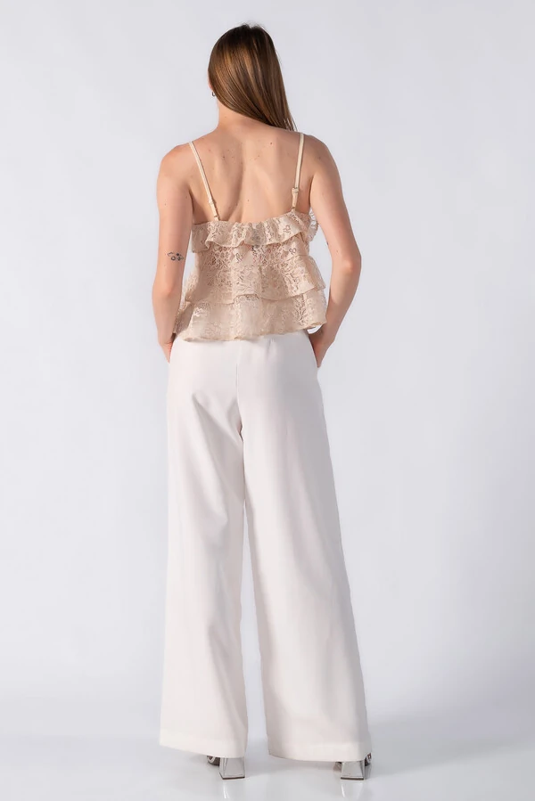 Blusa em renda com babados e alça fina