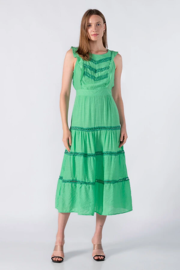 Vestido longo com detalhes em guippir