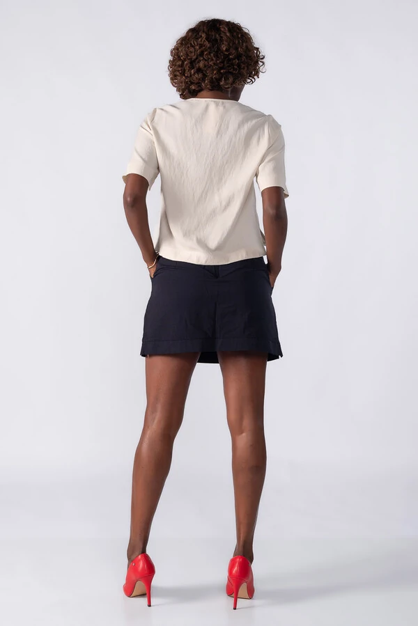 Blusa com detalhes em pregas no decote