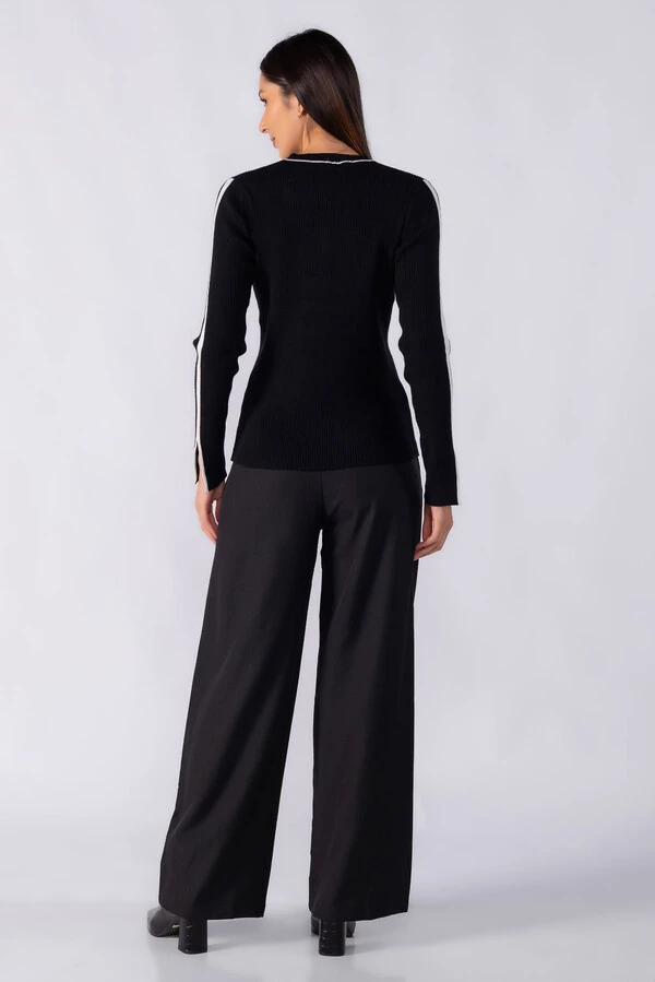 Blusa canelada com listra lateral da manga e gola