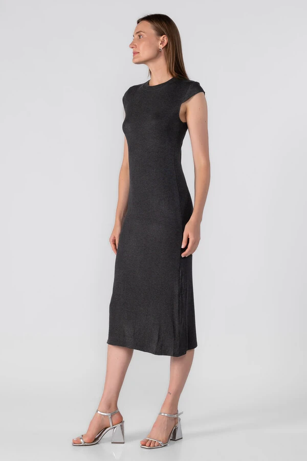 Vestido midi canelado basico