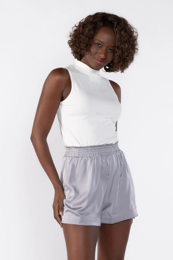 Shorts acetinado com elastico na cintura