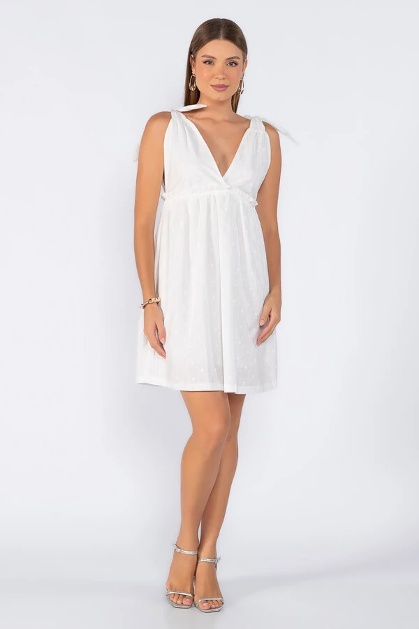 Vestido curto com amarracao na alca