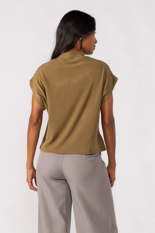 Blusa gola alta canelada
