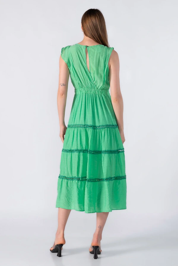 Vestido longo com detalhes em guippir