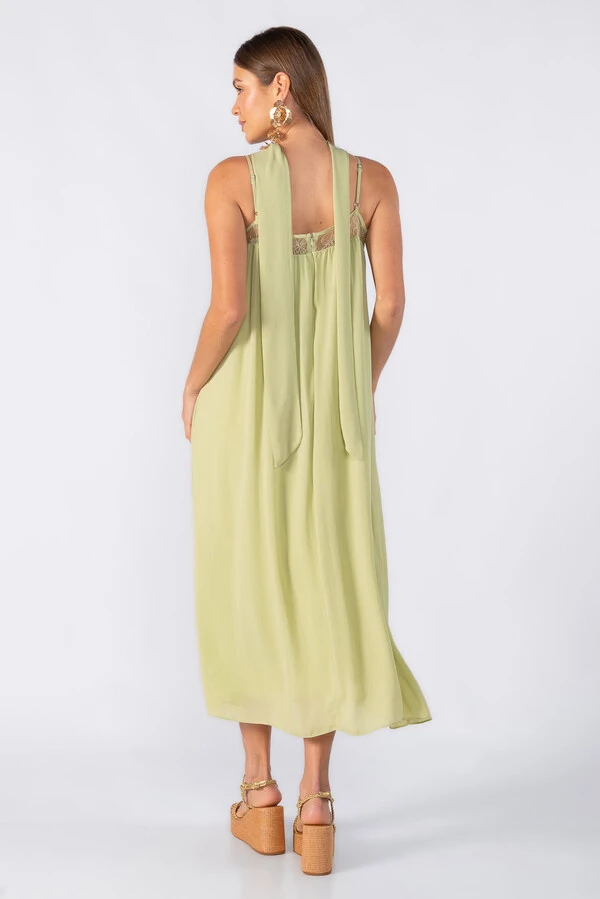 Vestido midi com detalhe em renda