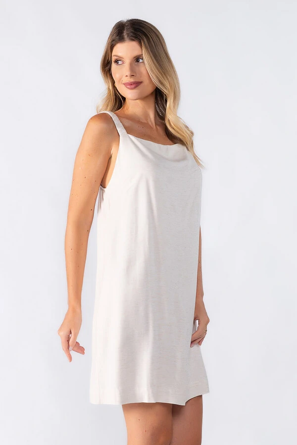 Vestido curto alcas franzidas e bolsos