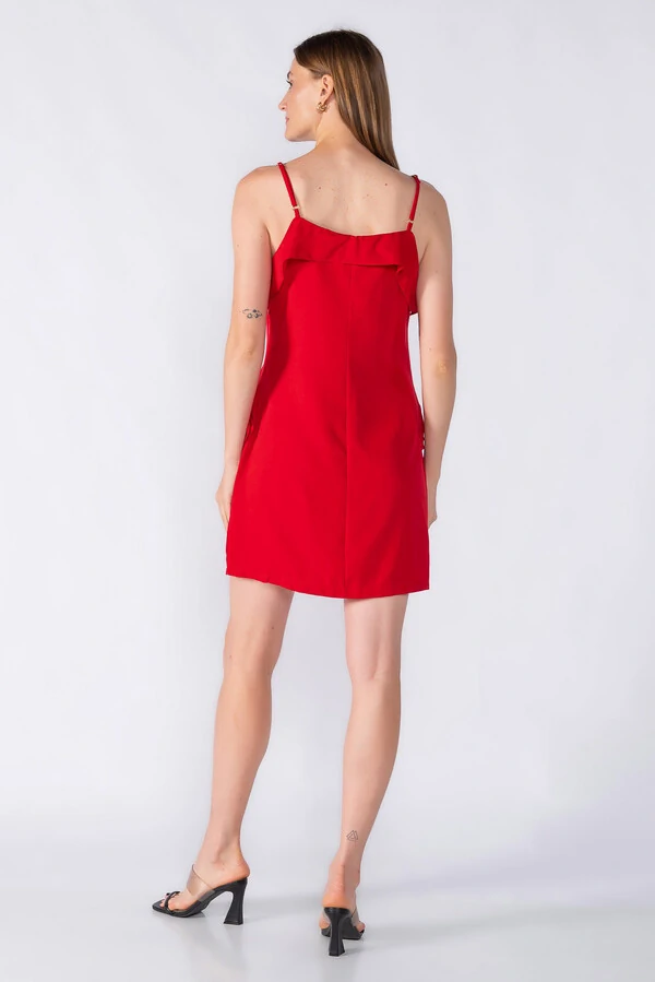 Vestido curto com babado no busto