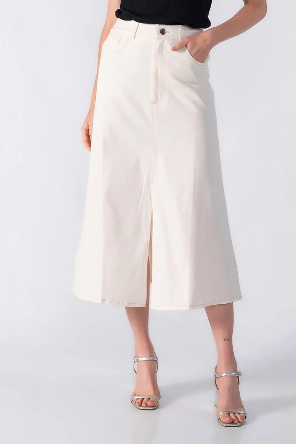 Saia midi com fendas