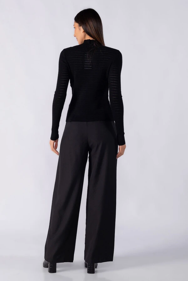 Blusa texturizada gola alta