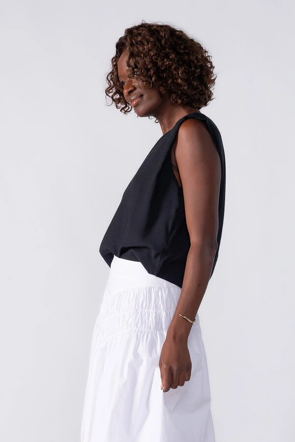 Blusa de alfaiataria com ombreiras