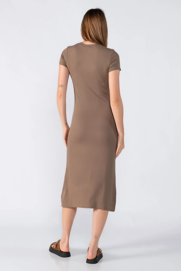 Vestido midi manga curta canelado