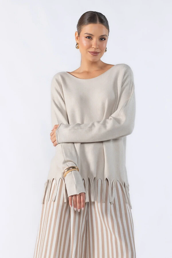 Blusa basica ampla com franja na barra