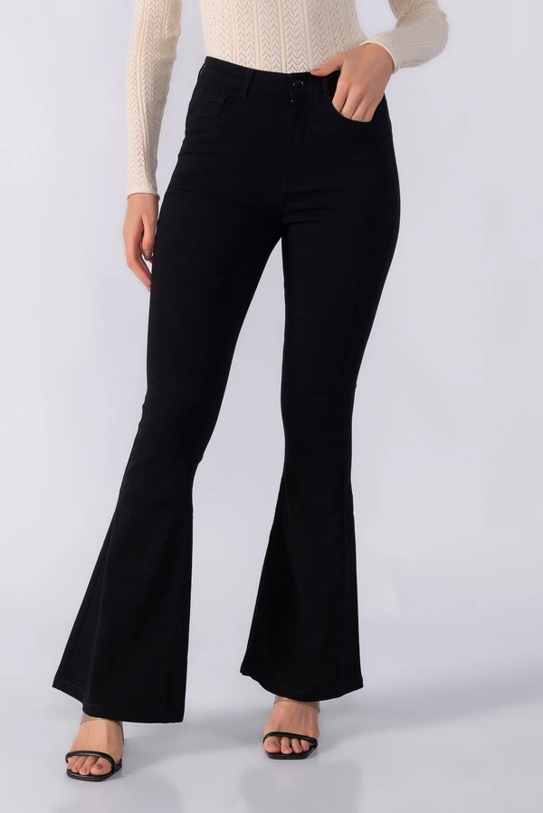 Calca flare classica com bolsos