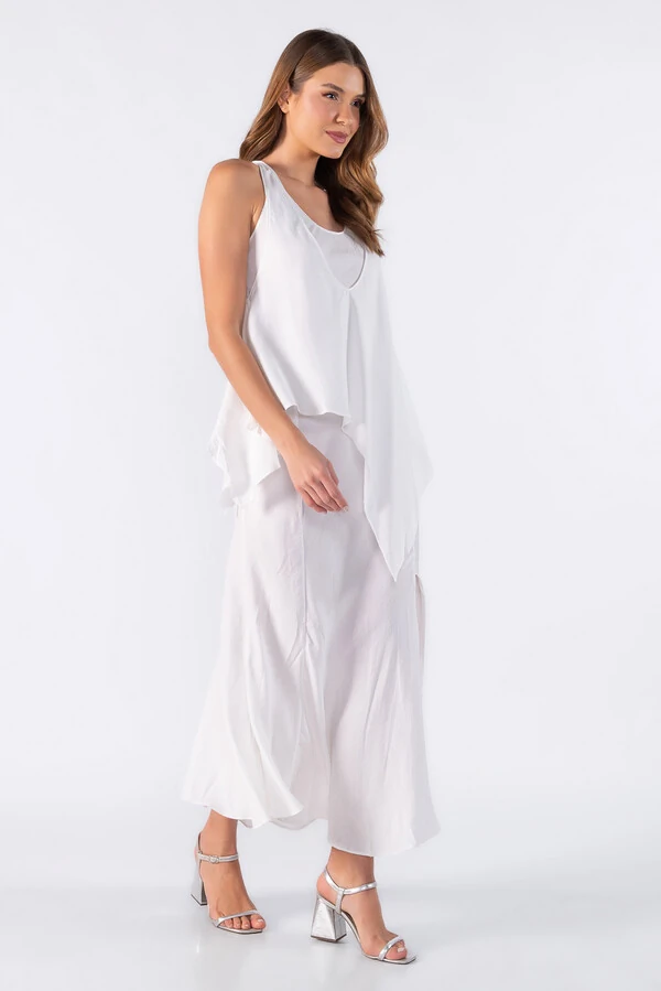 Vestido longo com recortes assimetricos