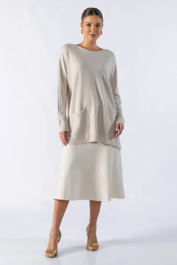 Blusa sueter basico amplo com bolsos