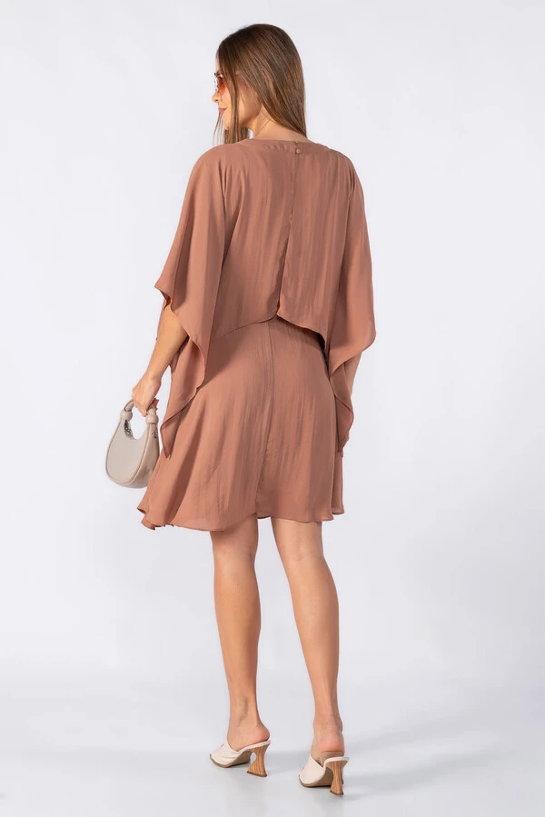 Vestido curto sobreposição