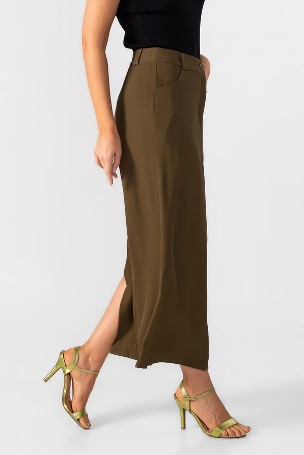 Saia midi reta em alfaiataria