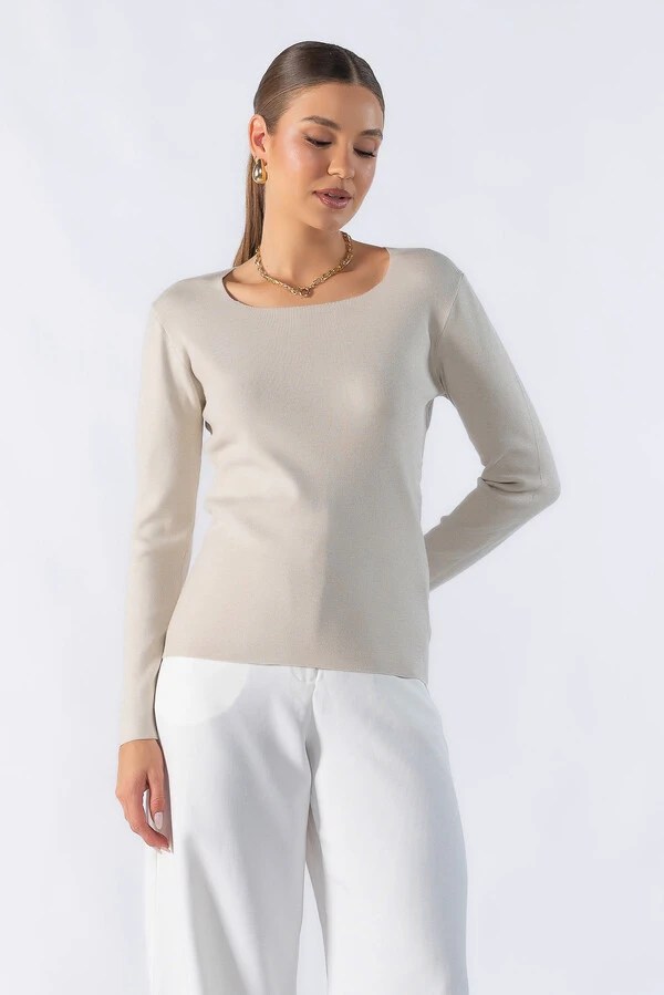 Sueter slim decote quadrado