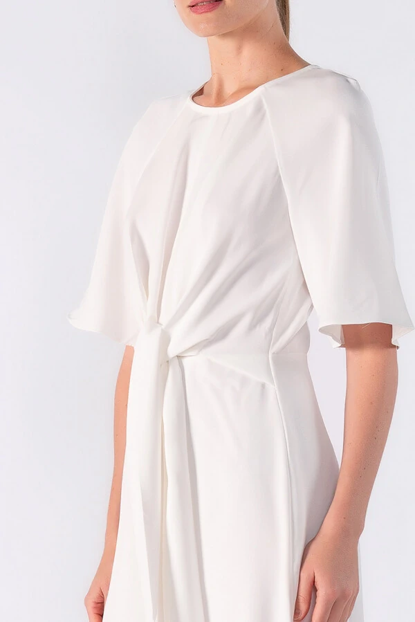 Vestido midi com transpasse na cintura