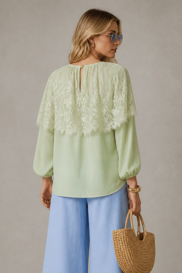 Blusa Gola com Detalhe em Renda