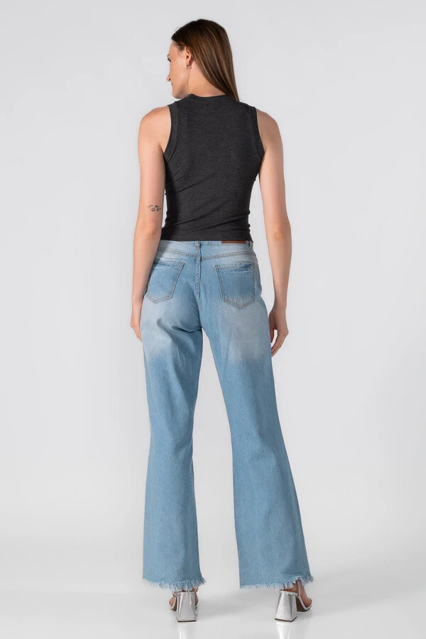 Regata raglan com detalhe acinturado