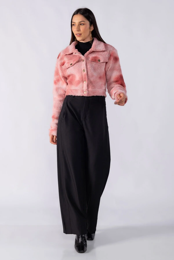 Jaqueta cropped teddy com botoes